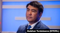 Жанар Акаев.