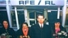 În vizită la sediul din München al postului de radio Europa Liberă, decembrie 1991.