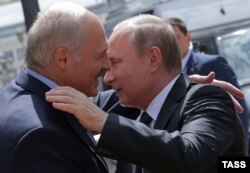 Стосунки президентів Білорусі та Росії бувають теплими…