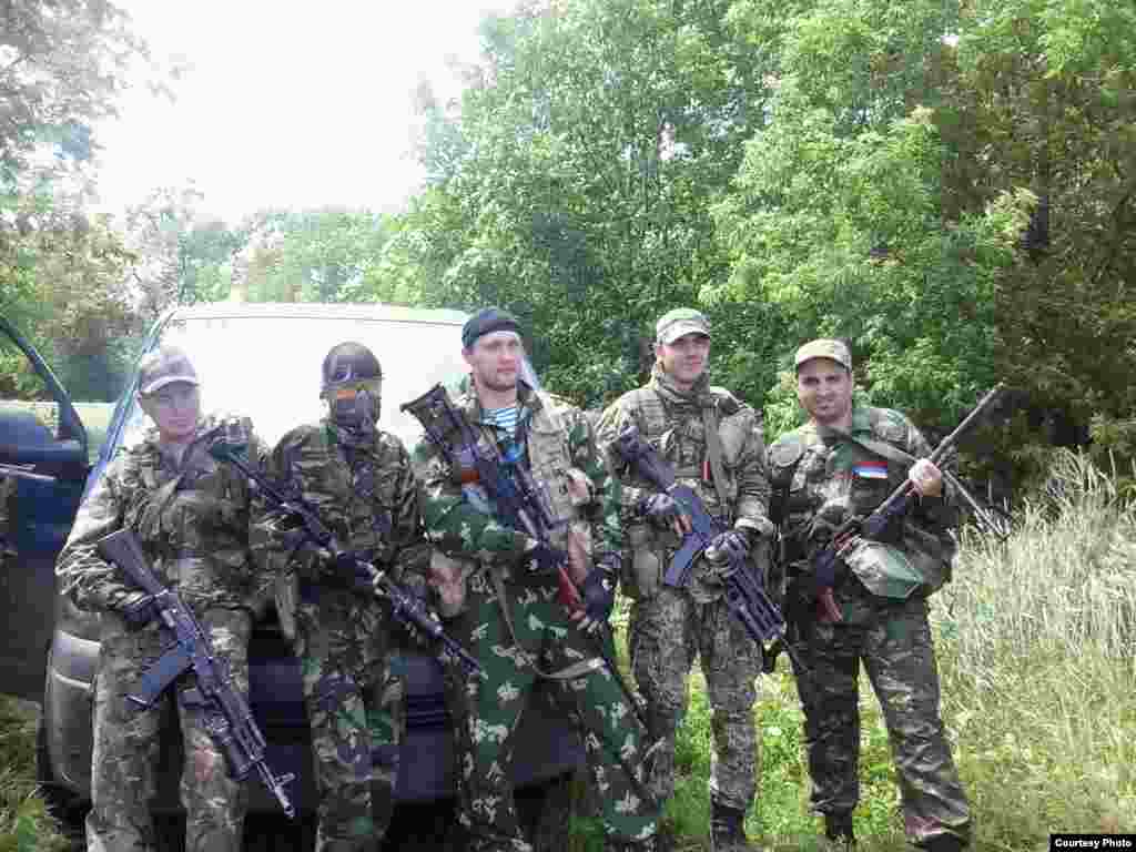 Gasparyan (extreme right) with other Vostok fighters.