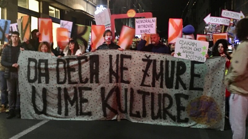 Protest ispred REM-a, više od 42 hiljade potpisa građana protiv rijalitija i govora mržnje 