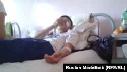 Осужденный в связи с событиями в Жанаозене Максат Досмагамбетов лежит на больничной койке. Алматы, 3 июля 2014 года.