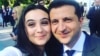 Президент України Володимир Зеленський і його тодішня прессекретарка Юлія Мендель Серпень 2020 року 