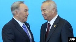 Президент Казахстана Нурсултан Назарбаев (слева) и президент Узбекистана Ислам Каримов (справа).