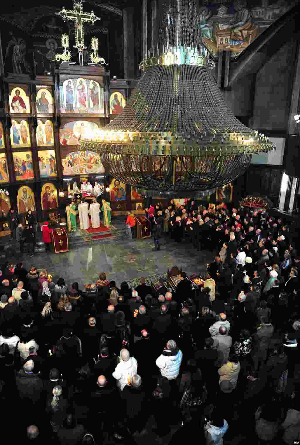 Божиќна литургија во Соборниот храм Свети Климент Охридски во Скопје.
