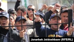 Gyrgyzystandaky protestlerden bir bölek