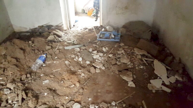 В Душанбе обвалилась крыша одного из домов: женщине и трем детям удалось эвакуироваться. ВИДЕО