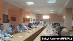 Kyrgyzstan - opposition round table about Constitution, Bishkek, 2 Aug 2016