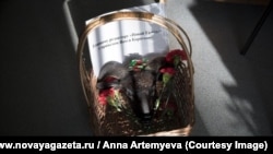 A ram's head was left in a basket with a note containing threats to Novaya Gazeta journalists.