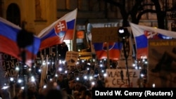 La o demonstrație de protest antiguvernamental ca reacție la uciderea lui Jan Kuciak și a logodnicei sale Martina Kusnirova, Bratislava, Slovakia, 16 martie 2018