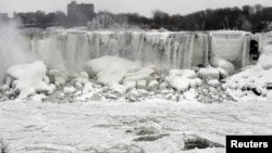 Ниагарский водопад замерз