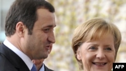 Impreună cu Angela Merkel, cancelarul Germaniei la Berlin în 2010