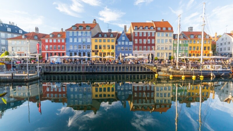 Vala e dytë e koronavirusit në Danimarkë, “pak e mundur”