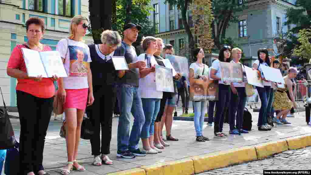 &laquo;Перш за все, це відповідальність української сторони, хоча ми розуміємо, що ці люди перебувають під контролем Росії. Тут Україна має брати на себе ініціативу, а не делегувати її представникам США чи Європейського союзу&raquo;, &ndash; сказала координатор організації &laquo;Медійна ініціатива за права людини&raquo; Марія Томак.