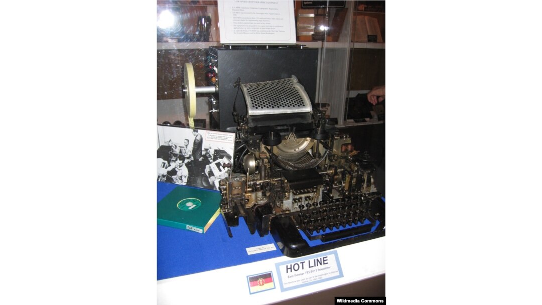 An East German T63-SU12 teleprinter made by Siemens, used from 1963-80 as a part of the special trans-Atlantic Moscow to Washington hotline