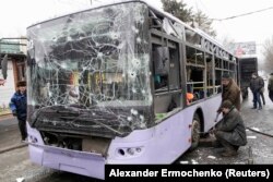 Troleibuzul lovit în Donețk joi, 22 ianuarie, 2015.
