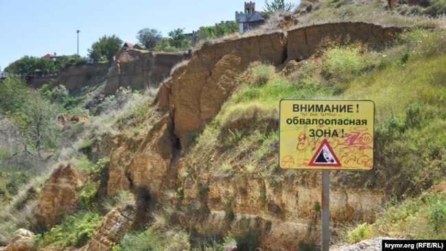 На изготовление и установку каждого из подобных предупредительных знаков потрачено более 10 тысяч рублей