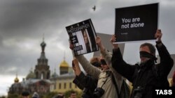 В Петербурге акция в поддержку фотографа "Гринпис" Дениса Синякова