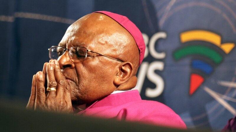 Afrika e Jugut i jep lamtumirën heroit kundër aparteidit, Desmond Tutu