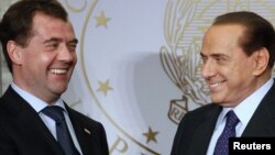 Президент России Дмитрий Медведев и бывший премьер Италии Сильвио Берлускони