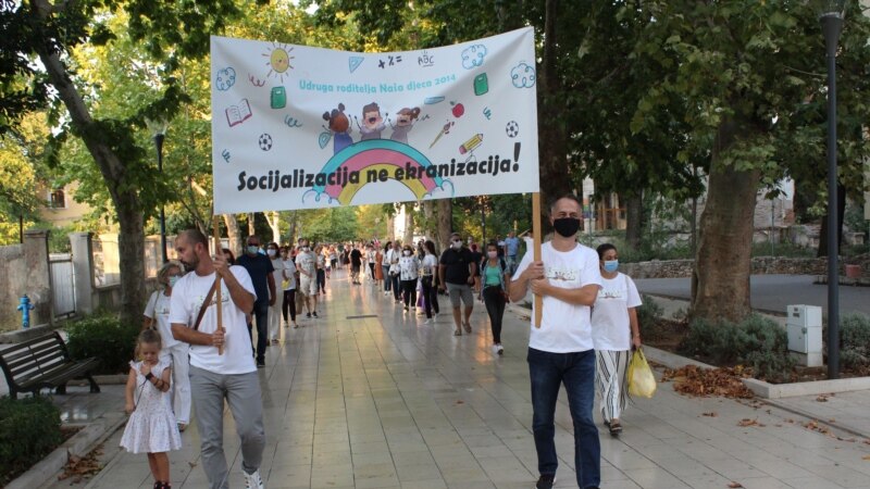 Mostar: Prosvjed  roditelja zbog načina organizovanja nastave u školama