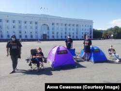 Russian mortgage payers at a picket in Ulyanovsk in July 2020