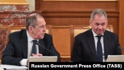 Министерот за надворешни работи на Русија, Сергеј Лавров и министерот за одбрана, Сергеј Шојгу.