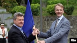 Претседателот Ѓорге Иванов и евроамбасадорот Аиво Орав.