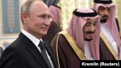 Король Саудовской Аравии Салман присутствовал на церемонии встречи президента России Владимира Путина, Эр-Рияд, 14 октября 2019 г.