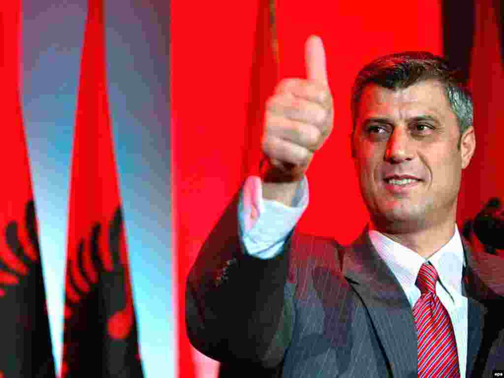 Kosovo -- Hashim Thaci, leader of Democratic Party of Kosovo (PDK), after winning Kosovo's general elections in Pristina, 18Nov2007 - 18 листопада, 2007, Приштіна, Косово: лідер демократичної партії Косова Гашім Тачі після перемоги на виборах. Колишній ватажок Косовської армії визволення, Тачі став пем’єр - міністром Косова.