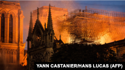 U kampanji dezinformisanja požar u katedrali Notr Dam predstavljen je kao znak "pada zapadnih i hrišćanskih vrednosti u EU".