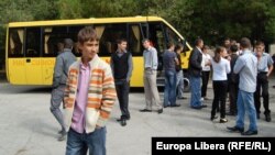 Cu autobuzul nou-nouţ, de la Dămăşcani, la Costesti, r-ul Râşcani. 13 septembrie 2011