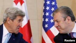 John Kerry və Giorgi Kvirikashvili 