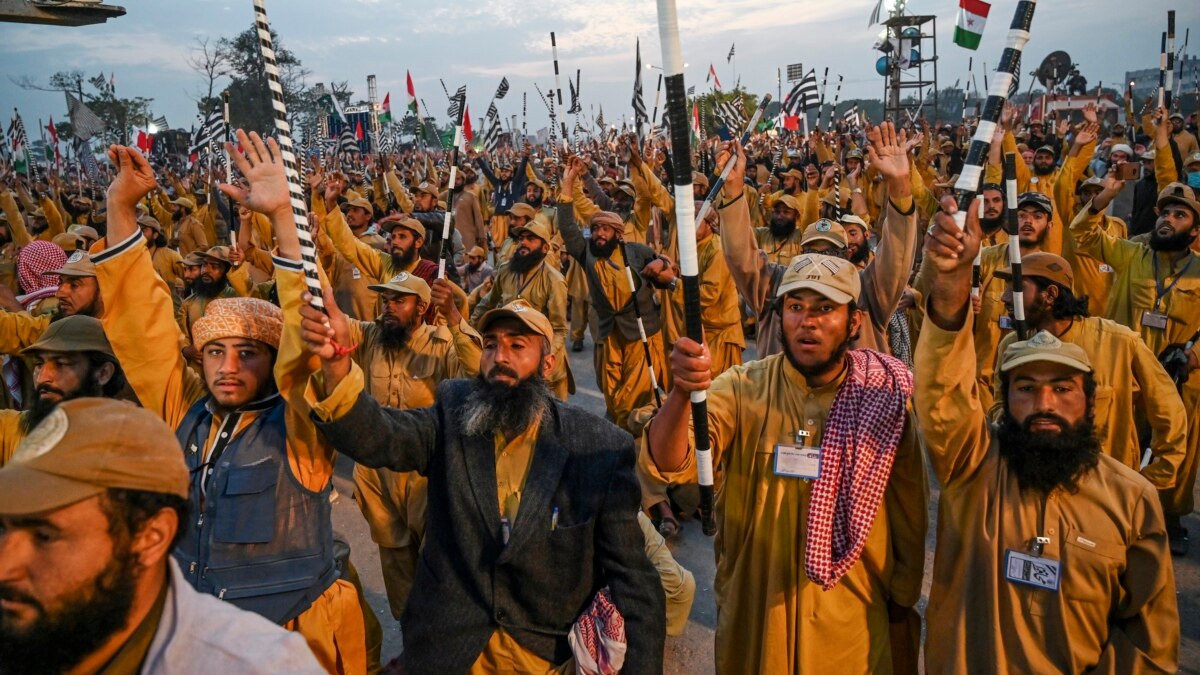 AntiGovernment Protesters End Islamabad SitIn To Block Roads
