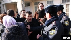 AXCP gəncləri ilə polis arasında insident (arxiv fotosu)