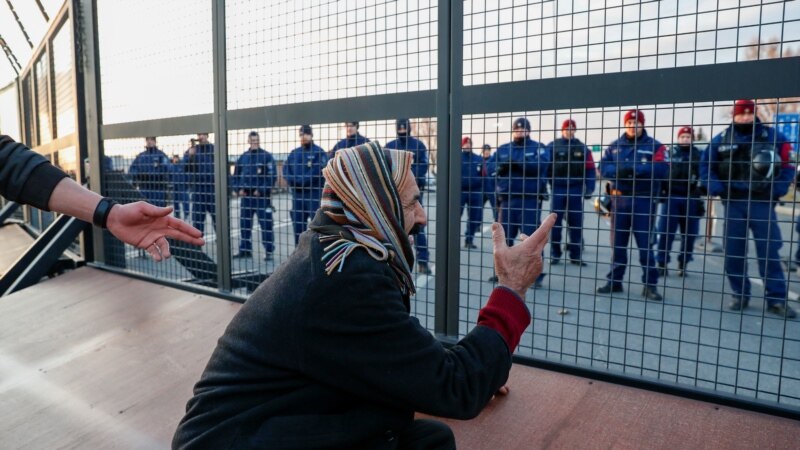 Protest migranata i izbeglica na granici Srbije sa Mađarskom
