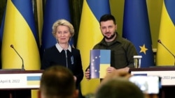 La Kiev, președinta CE, Ursula von der Leyen, a promis accelerarea procesului menit să transforme Ucraina în stat candidat la aderarea la UE.