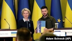 Presidentja e Komisionit Evropian, Ursula von der Leyen, dhe presidenti i Ukrainës, Volodymyr Zelensky. Kiev, 8 prill 2022. 