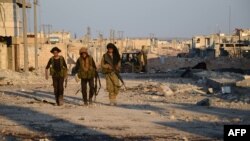 Сирійські опозиційні бійці за підтримки військових Туреччини на північно-західних околицях міста Аль-Баб, 23 лютого 2017 року