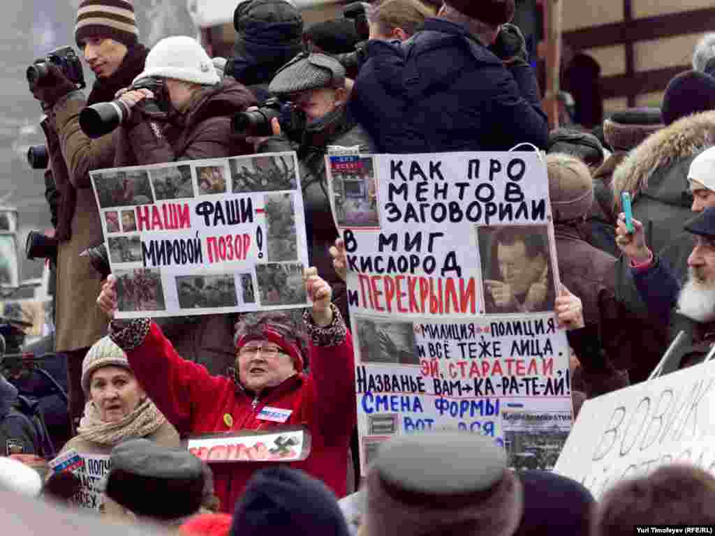 Tisuće ljudi učestvovalo je u protestima protiv etničkog nasilja, Moskva, 26.12.2010. 