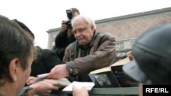 Буковский проверил настроение избирателей и нашел его небезнадежным