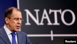Ministrul de externe rus Serghei Lavrov la cartierul general NATO din Bruxelles in decembrie 2013.