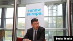 Europarlamentarul Dragoș Tudorache, președinte executiv al PLUS, cere demiterea șefului AEP