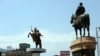 Паметници на Александър Велики и Гоце Делчев (в гръб), Скопие, Северна Македония.