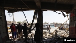 Pamje pas një sulmi të mëparshëm në një lagje të Bagdadit