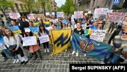 Прапор «Азова» під час акції в Києві, архівне фото