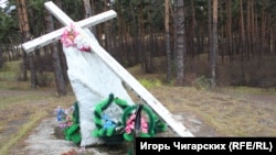 Памятник жертвам репрессий в минусинском бору на месте расстрелов