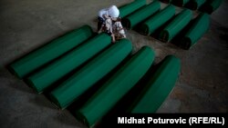 .
Srebrenica, the day before burial 