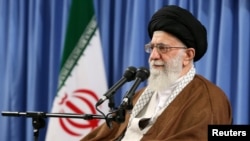 رهبر جمهوری اسلامی در پیام خود به حسن روحانی تبریک نگفت.