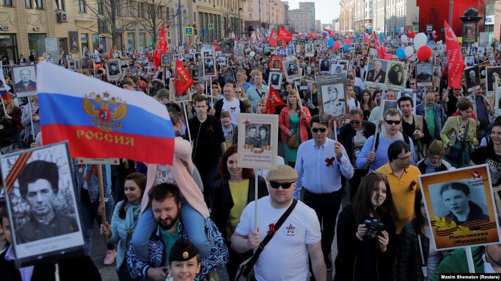 «Фундамента в настоящем нет, нам всё время подсовывают ценности из советского прошлого».